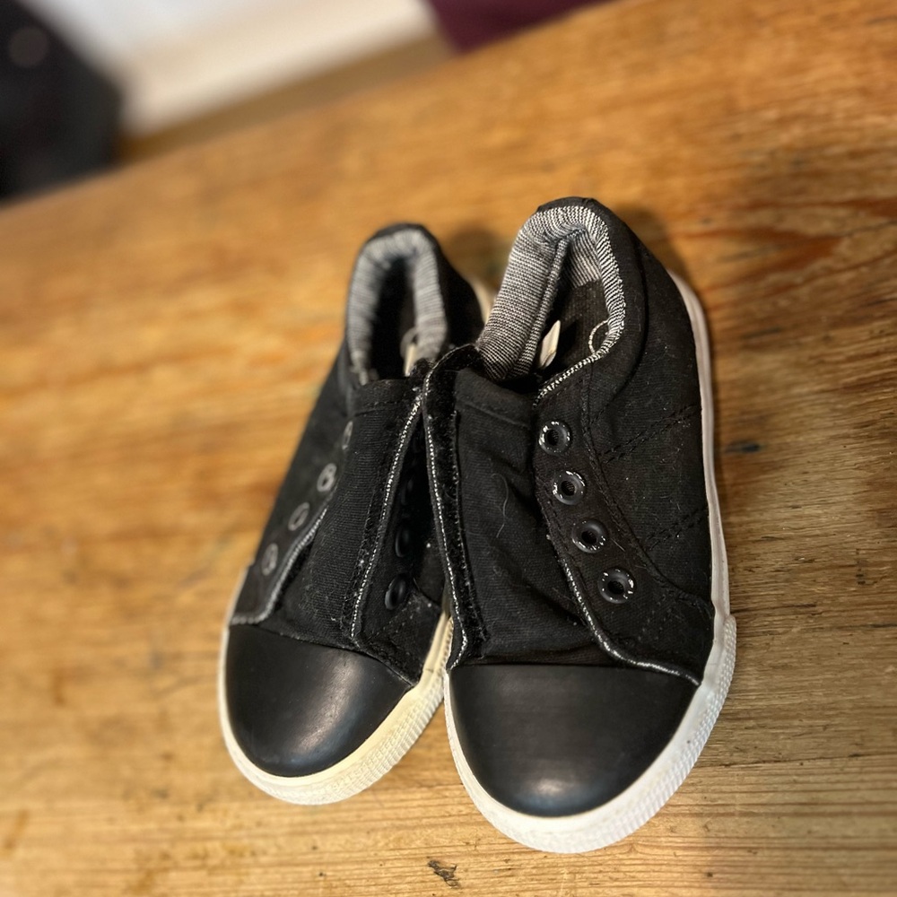 Cat & Jack Black and White Sneakers Casual Low-Top